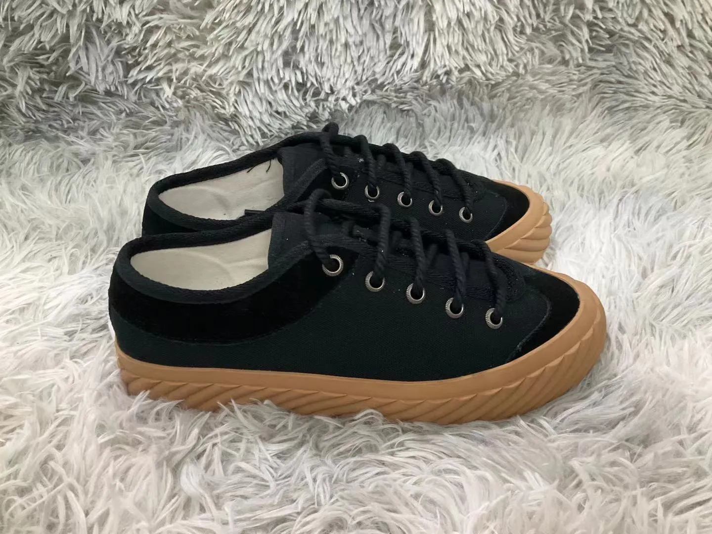 👟👟Ex-factory price 440👟👟 2023 Gucci casual sneakers, top version! 🌸1:1 reproduction. New model for early spring, creating a perfect style💣💣💣street style🔥🔥🔥cool and trendy C-level fashionable outfit with retro and futuristic feel🌹🌹🌹classic shoe shape + British color matching design, super attractive. All kinds of leather splicing, original reverse mold last, imported high-end knitting needle jacquard fabric showing exquisite texture! Open mold to customize high-density outsole. Comes fully packaged. Size: Female 35-41 Male 39-46